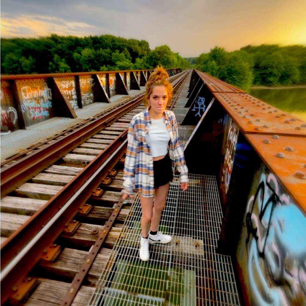 Meet your Posher, Mia